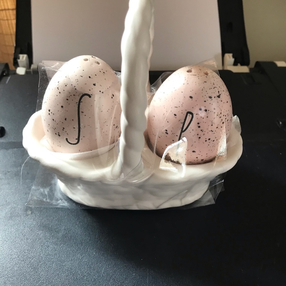 Rea Dunn Easter salt and pepper